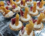 Foto del paso 6 de la receta: Canapé de mousse de parmesano con pera caramelizada y jamón