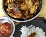 Foto langkah ke 4 dari resep Ayam goreng kuning+serundeng  kelapa.