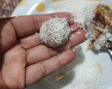 Foto del paso 3 de la receta: Mini trufas de coco