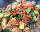 รูปขั้นตอนการทำที่ 4 ของ ผัดเผ็ดลูกชิ้นเนื้อวัว