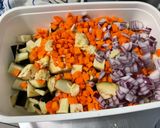Une image de l'étape 10 de Aubergines et carottes grillées à l’oignon rouge.