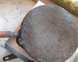 A picture of step 1 of Anda paratha.