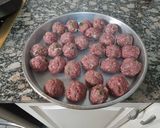 Foto del paso 3 de la receta: Albóndigas de carne vacuna con salsa