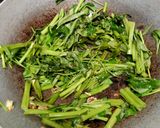 Foto langkah ke 2 dari resep 5 | Cah Kangkung 3 bahan.