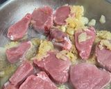 Foto del paso 4 de la receta: Solomillo con salsa de foie y brie trufado 🍖🥔