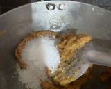 A picture of step 2 of Besan halwa.