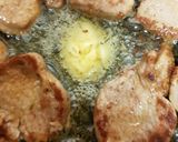 A picture of step 5 of Garlic & Ginger Pork with Creamy sauce. And mashed potato.