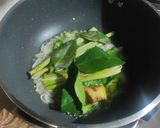 Foto langkah ke 4 dari resep Sayur Goreng Asem Khas Betawi.
