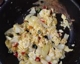 Foto langkah ke 1 dari resep Nasi Goreng Bawang Bombay.