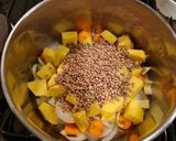Foto del passaggio 2 della ricetta Zuppa lenticchie e patate