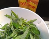 Foto langkah ke 3 dari resep Tumis Kangkung Saus Tiram.