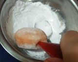 Foto langkah ke 10 dari resep Donat Bomboloni Stroberi.