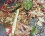 Foto langkah ke 4 dari resep 217. Ikan Nila Goreng Saus Padang.