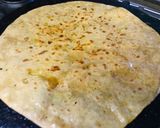 A picture of step 4 of Alu paratha.
