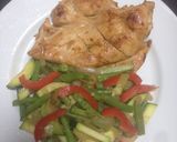 Foto del paso 3 de la receta: Filete de pollo con salteado de vegetales!!