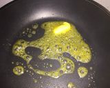 Foto langkah ke 5 dari resep Salmon madu kecap dengan bawang bombay.