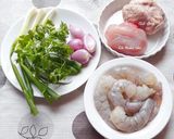 Hình bước làm 1 của món TÔM cuộn trứng bắc thảo