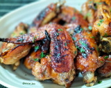 Foto del paso 6 de la receta: Alitas de pollo caramelizadas con salsa yakiniku