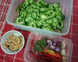 Foto langkah ke 1 dari resep Oseng Pare Pedas.