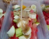 A picture of step 4 of Fruit salad in condensed milk.