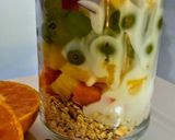 Foto del paso 2 de la receta: Avena, granola, frutas y yogurt!