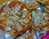 Foto langkah ke 5 dari resep Pizza Sosis Simple #Dapur Fitri.