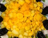 A picture of step 3 of Tangi fruit chat😋ٹینگی فروٹ چاٹ😋.