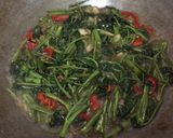 Foto langkah ke 4 dari resep Tumis Kangkung saos tiram.