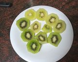 Foto del paso 7 de la receta: Tarta de mousse con kiwi y almendras