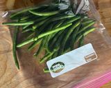 A picture of step 1 of Air Fryer Garlic Green Beans.