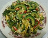 รูปขั้นตอนการทำที่ 7 ของ มะระขี้นกยักษ์ผัดไข่ใส่พริก