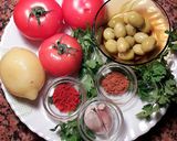 Foto del paso 1 de la receta: Tajine de besugos a la lima encurtida con tomate y olivas