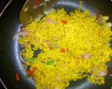A picture of step 5 of Tumeric noodles stir fry.