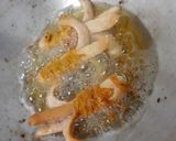 Foto langkah ke 3 dari resep Sosis gulung mie mudah.