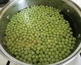 Zöldborsós - húsos tészta recept fázis 2 fotója