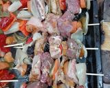 Foto del paso 3 de la receta: Brochetas de pollo, cerdo y carne vacuna. #RecetasConAmigos