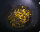 A picture of step 4 of Dal Palak.