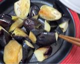 A picture of step 4 of Japanese Fried Eggplant in soy sauce.