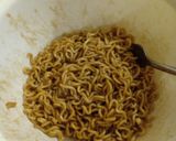 Foto langkah ke 1 dari resep Bekal Sekolah: Mie Goreng Sayuran Bakso, Bunga Sosis Telur.