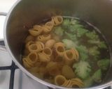 Foto del passaggio 2 della ricetta Lumache con broccoletto verde e datterini confit