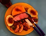 Foto del paso 14 de la receta: #LaCocinaNosUneMi bife de chorizo (entrecot en España) al vino rojo y frutos de estación