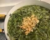 Foto del paso 3 de la receta: Porotos verdes al ajo con mantequilla dorada (vegetariano)