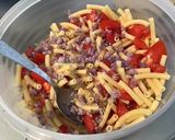 Une image de l'étape 6 de Salade de pâtes aux tomates,laitue tricolore et fleurs de ciboulette (sauce au melfor).