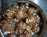 A picture of step 1 of Dates ladoo.