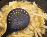 Foto del paso 2 de la receta Patatas fritas clásicas (bastones crujientes)