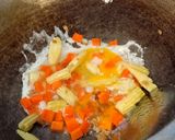 รูปขั้นตอนการทำที่ 3 ของ ก๋วยเตี๋ยวคั่วเห็ด (มังสวิรัติ)#อาหารไทยง่ายๆ