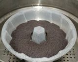 Foto langkah ke 4 dari resep Bolu Ketan Hitam Keju Lumer.