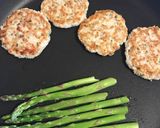 Foto del paso 3 de la receta: Torticas de pollo con espinacas queso feta