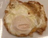 Foto del paso 1 de la receta: Huevos fritos sorpresa
