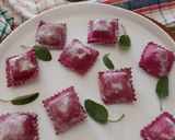 Foto del passaggio 7 della ricetta Ravioli di barbabietola ripieni di patate e ricotta
